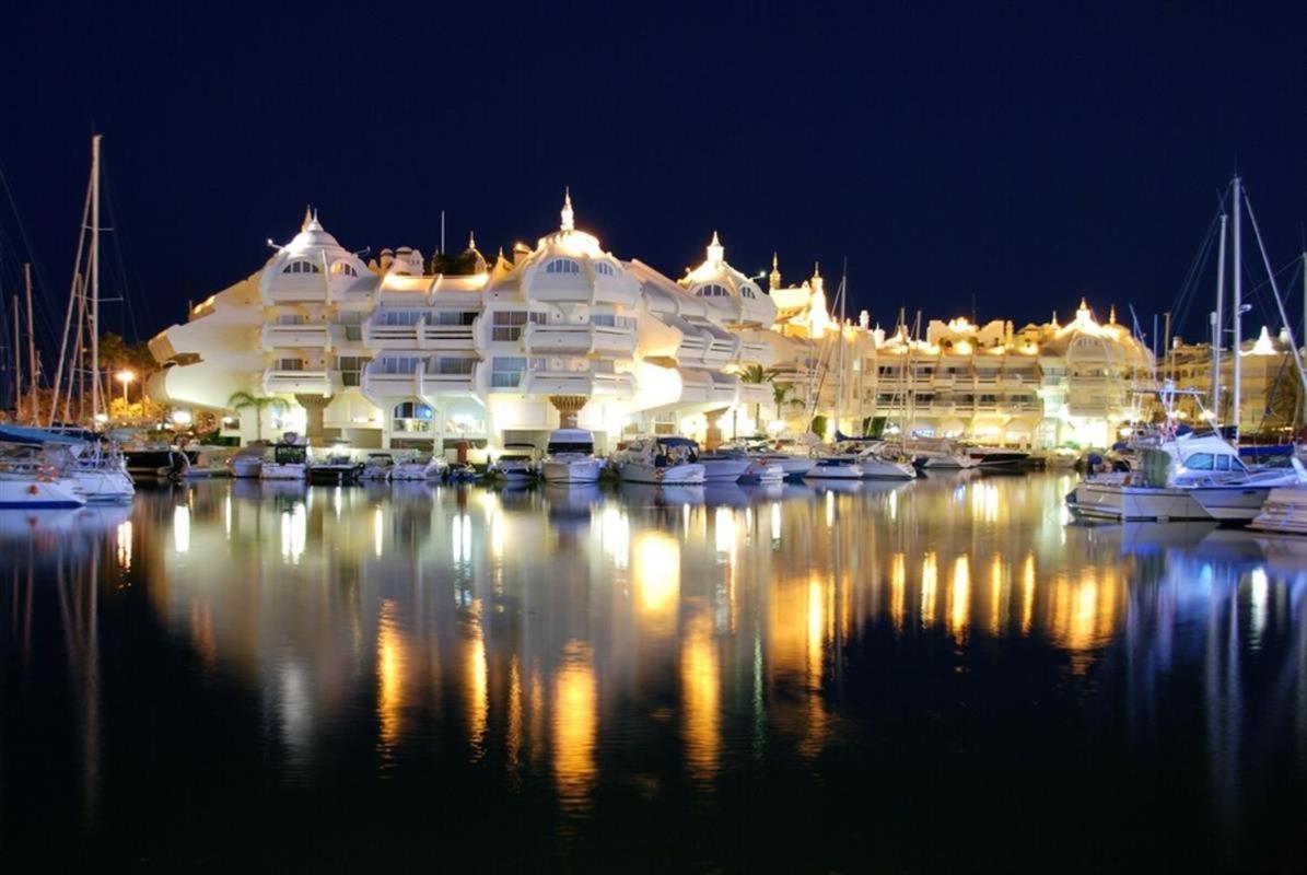 In Puerto Marina With Beautiful Views Of The Sea And The Boats Appartement *