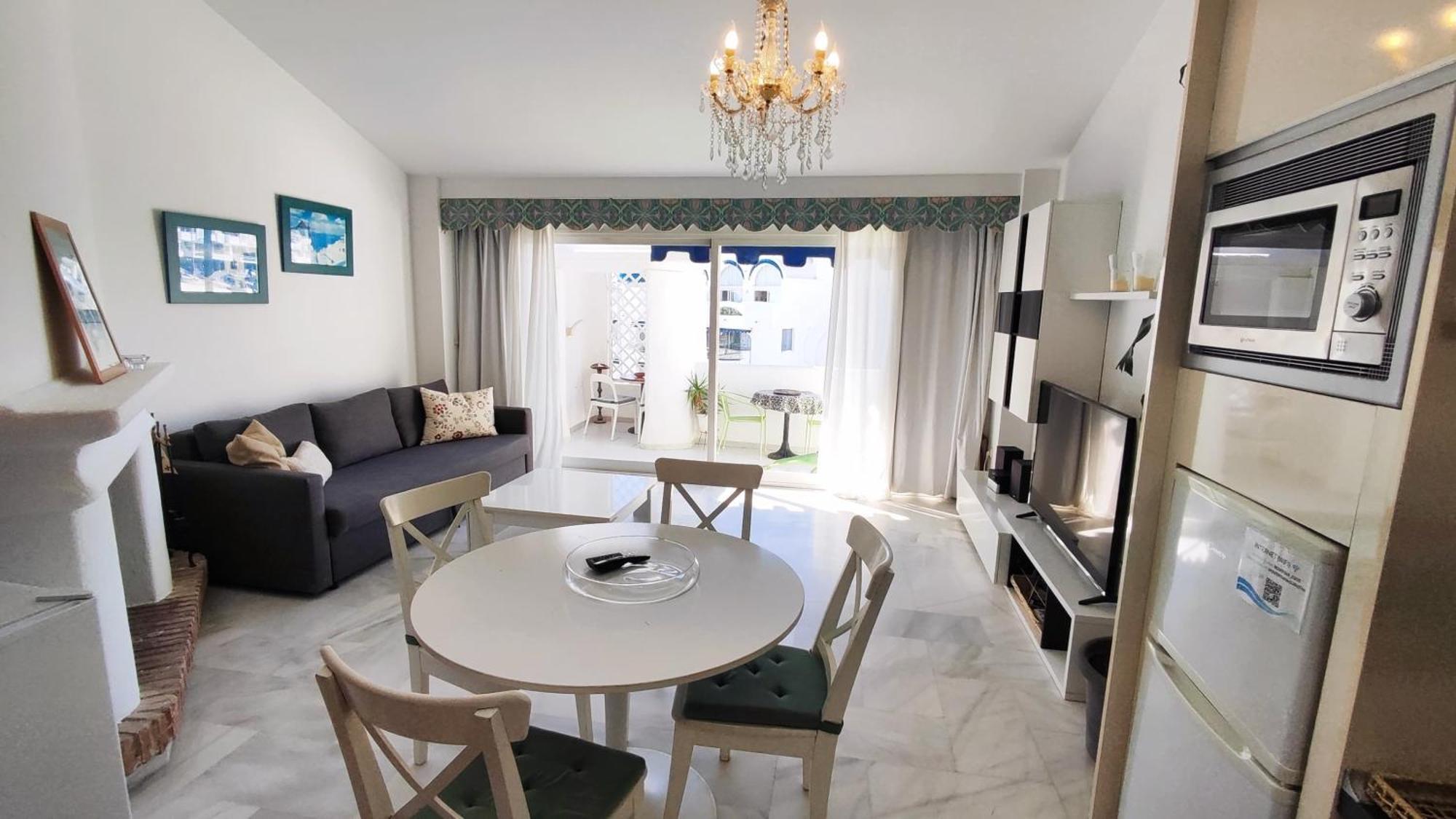 In Puerto Marina With Beautiful Views Of The Sea And The Boats Appartement