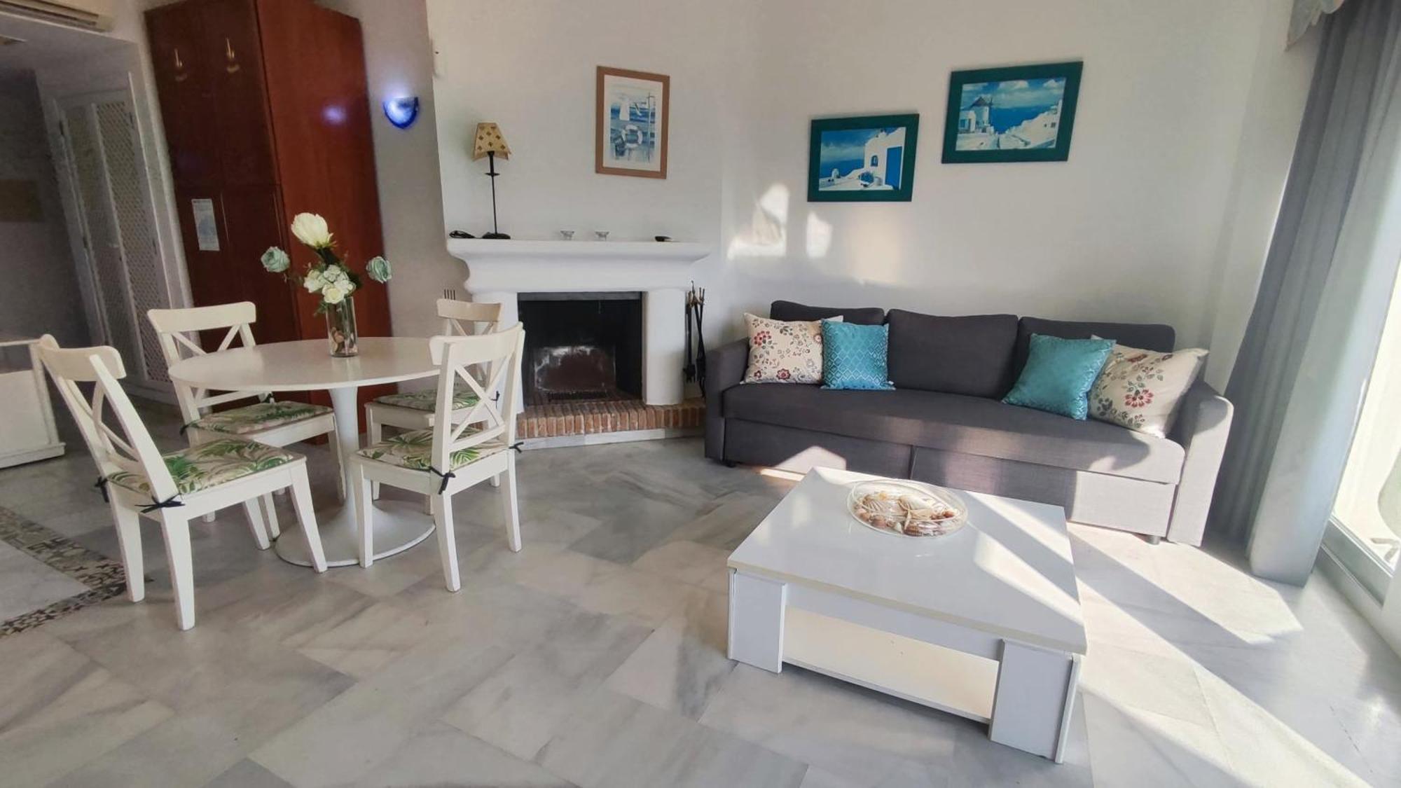In Puerto Marina With Beautiful Views Of The Sea And The Boats Appartement
